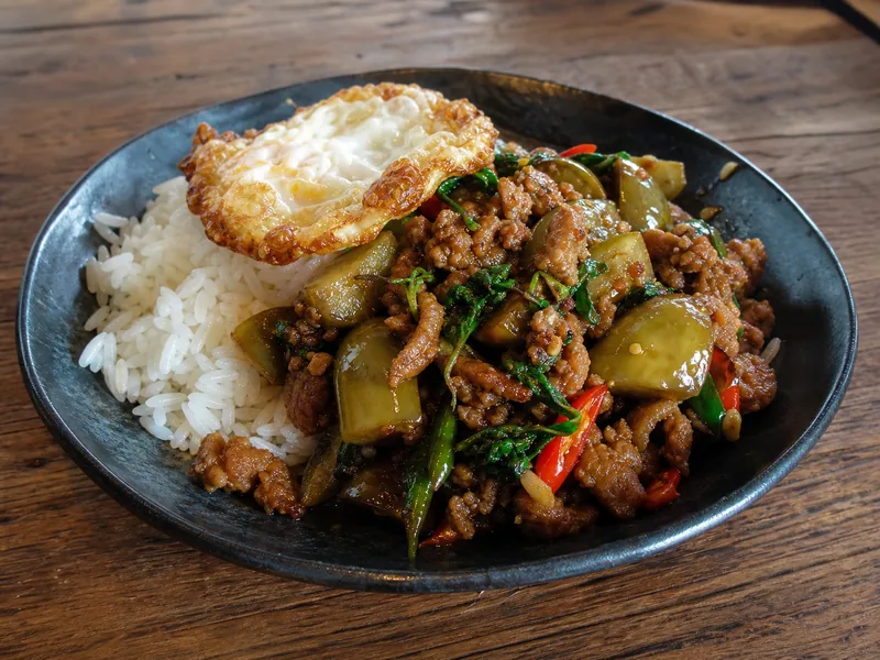 Danie Ma Khuer Kao Phad Kaprao Moo