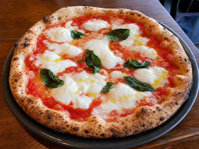 Danie Pizza Di Bufala