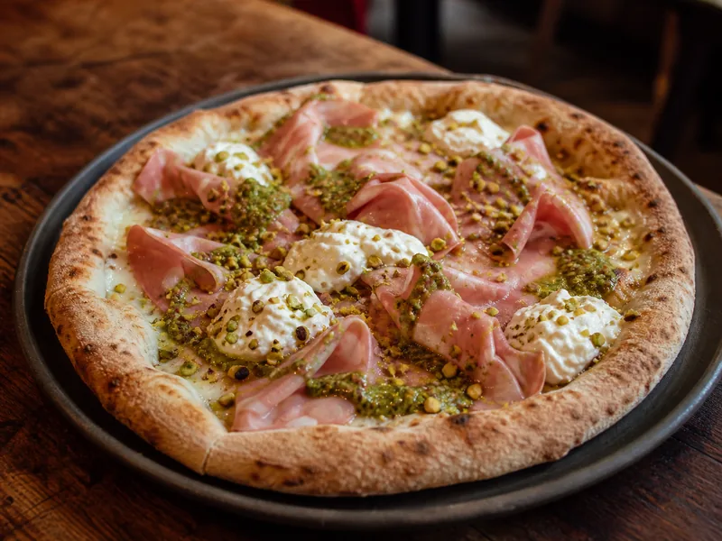 Danie Pizza Mortadella e Pistacchio
