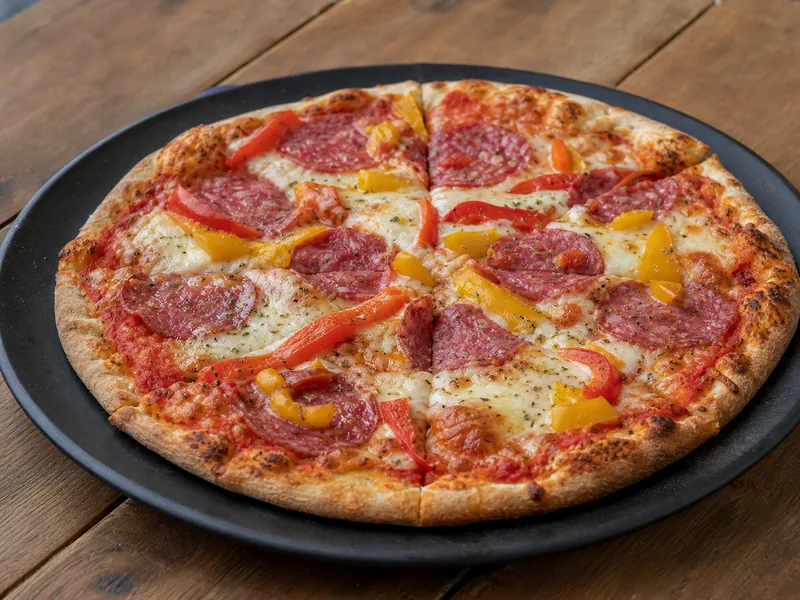 Danie Pizza z salami i papryką